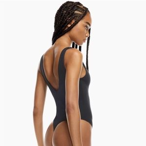 NWT Aritzia Babaton Contour V-Neck Bodysuit